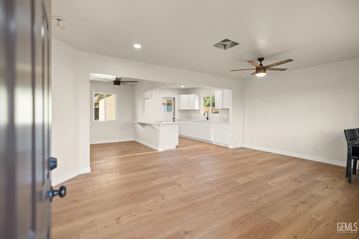 Property Photo:  1218 Water Street  CA 93305 