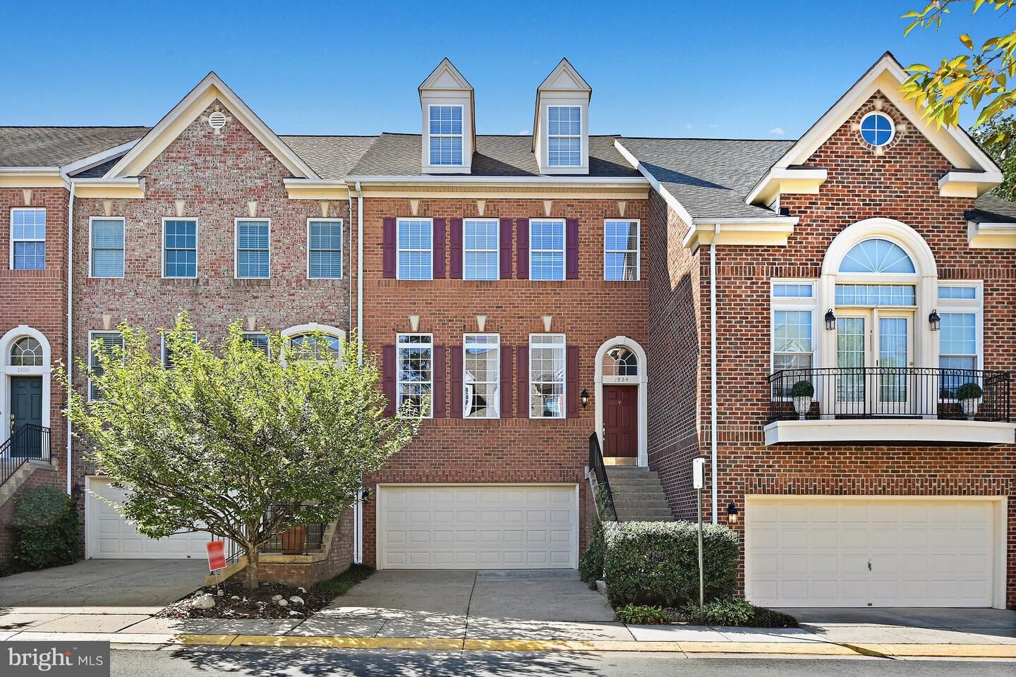 Property Photo:  1924 Logan Manor Drive  VA 20190