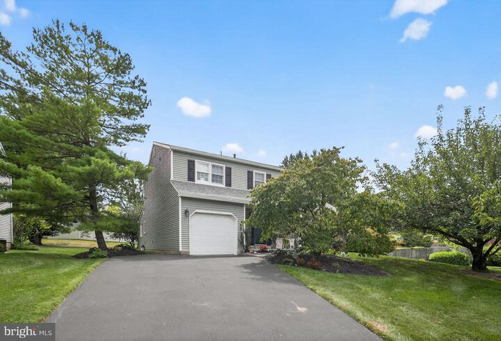 Property Photo: 2006 Lodges Lane PA 19075