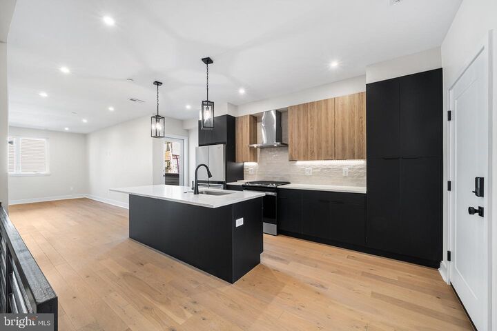 Property Photo: 315 W Berks Street 2 PA 19122