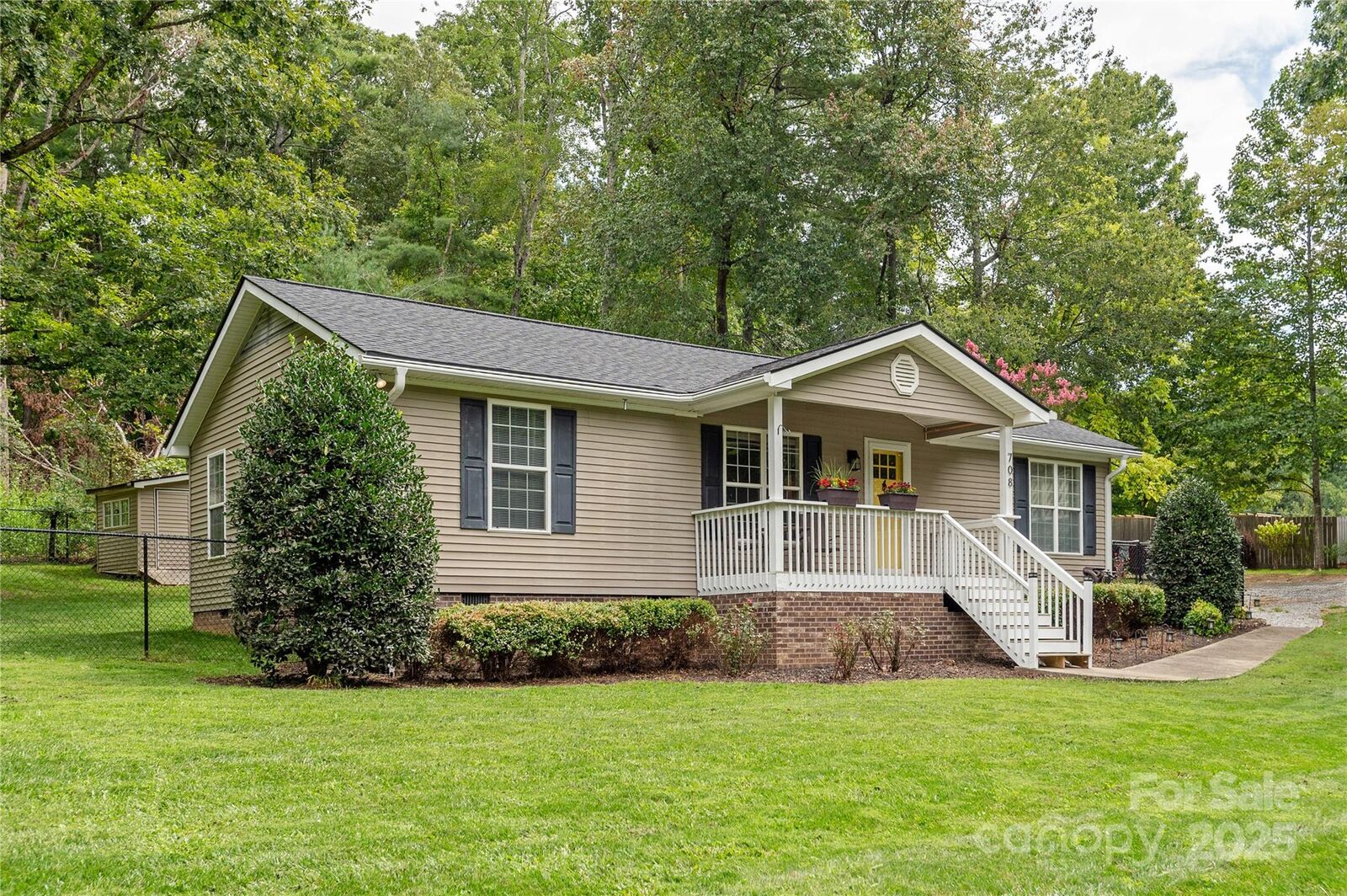 Property Photo:  708 Stoney Mountain Road  NC 28791 
