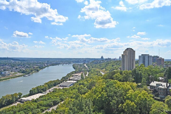 Property Photo: 2401 Ingleside Avenue OH 45206