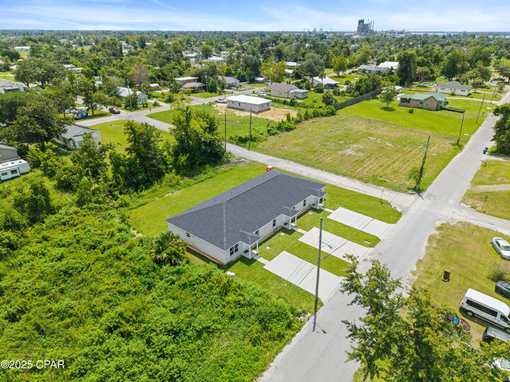 Property Photo: 404 N Church Avenue FL 32401