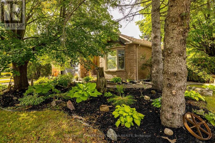 Property Photo: 9 Lone Meadow Trail ON K2S 1C9