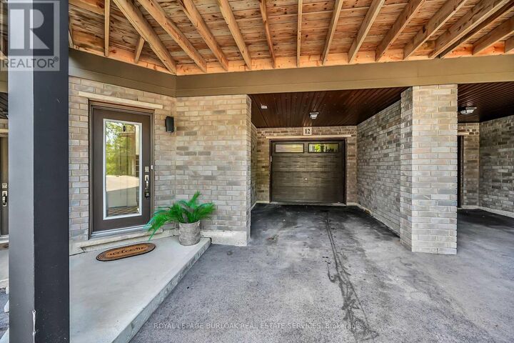 Photo de la propriété: 23 Echovalley Drive 12 ON L8J 0K4