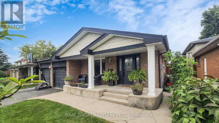 Property Photo:  729 Willow Avenue  ON L9T 3E5 