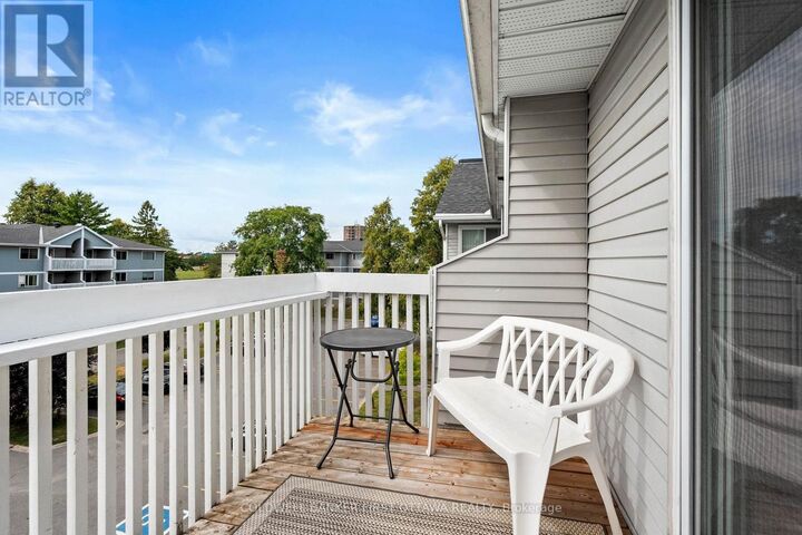 Photo de la propriété: 216 Viewmount Drive 400 ON K2E 7X4