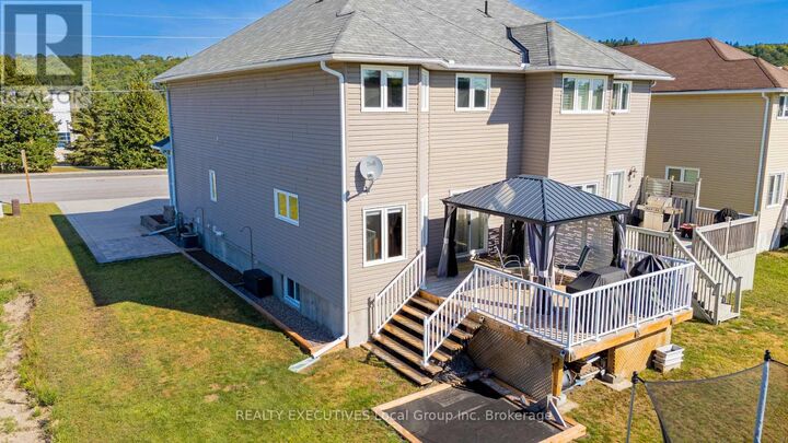Property Photo: 465 Norman Avenue ON P1B 0C6
