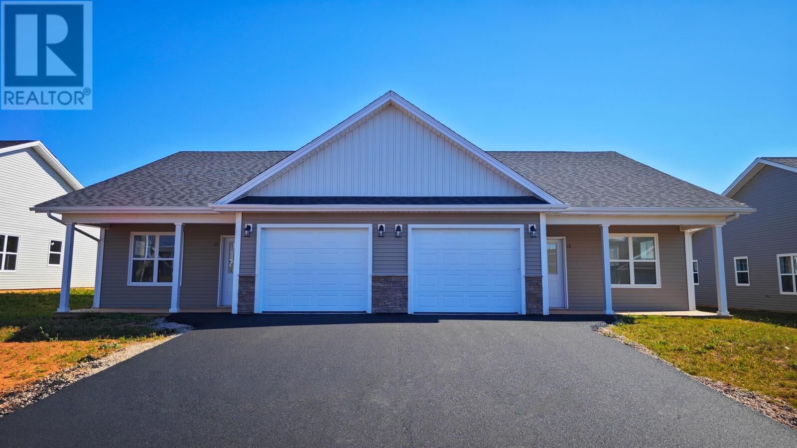 Photo de la propriété: 13-15 Aidan Street PE C1E 3P9