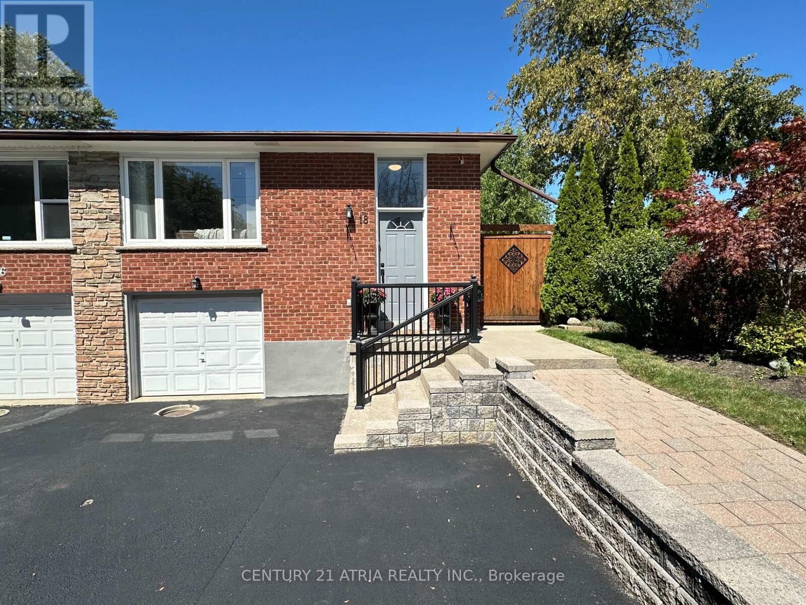 Property Photo:  18 Reiber Crescent  ON M2H 1C4 