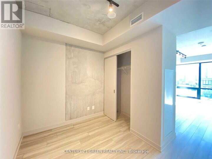 Property Photo: 458 Richmond Street West 204 ON M5V 1V1