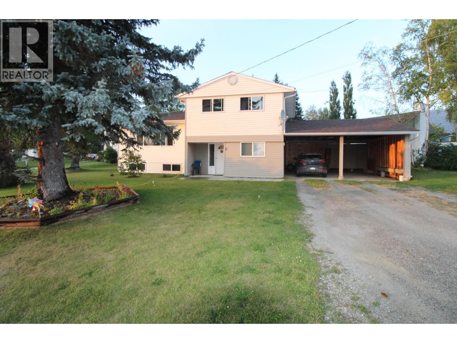 Photo de la propriété: 3 Omineca Crescent BC V0J 2C0
