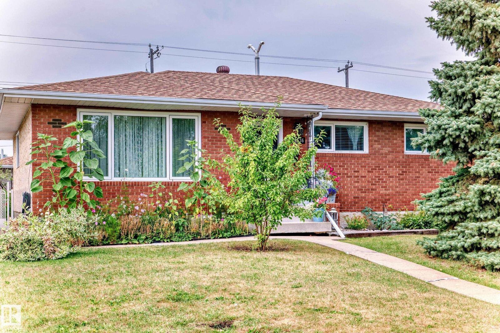 Property Photo: 13536 86 Street NW AB T5B 3E8
