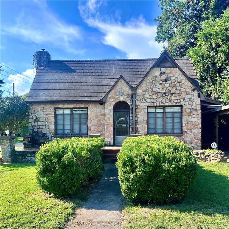 Property Photo:  2516 N City Park Boulevard  LA 71301 