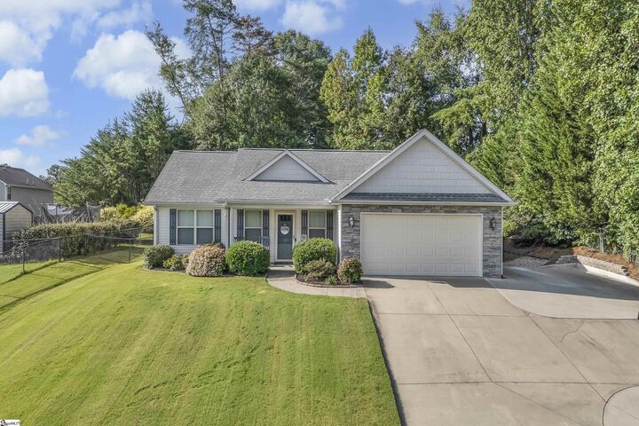 Property Photo:  120 Autumn Hill Road  SC 29651 