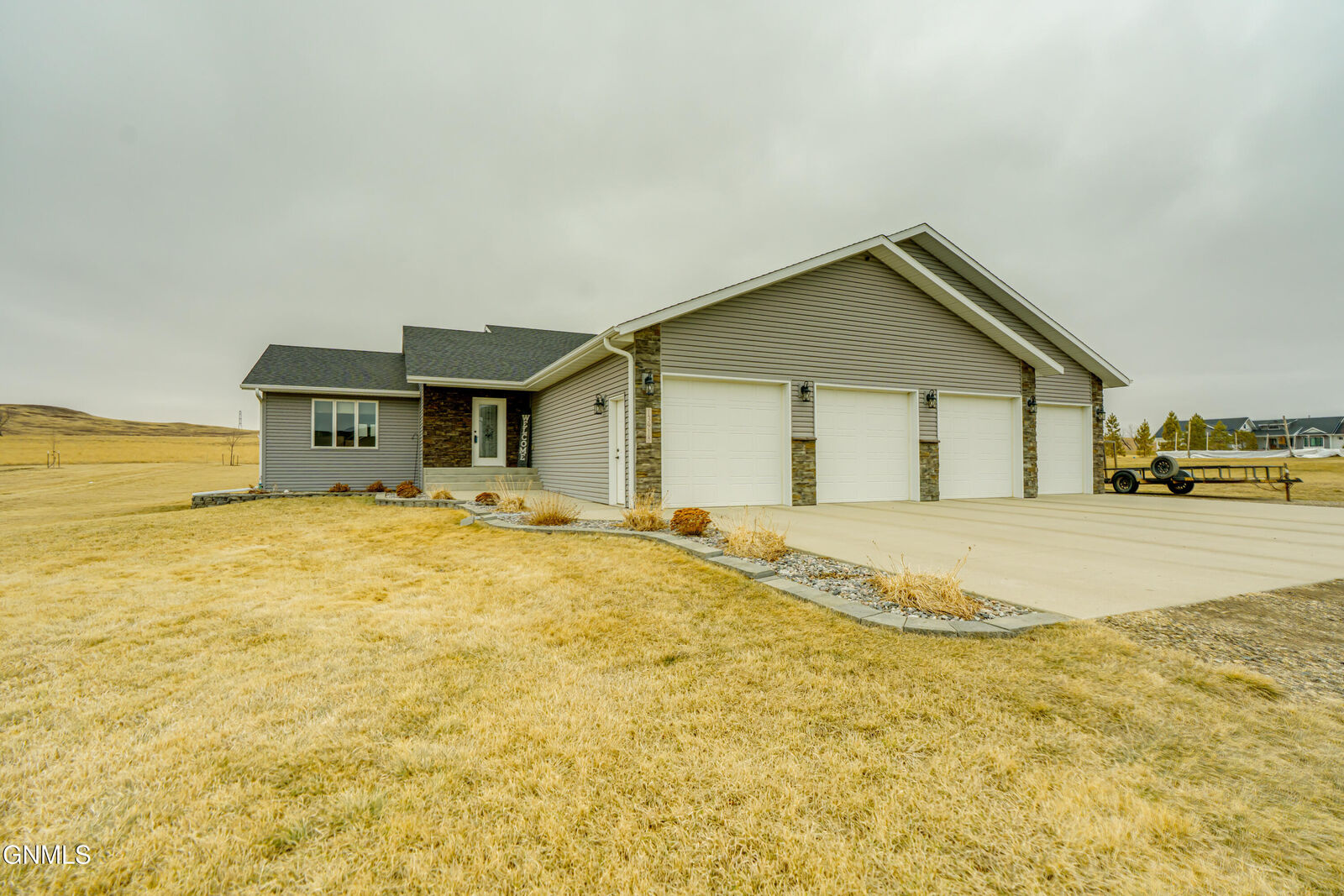Property Photo:  13918 Saddlehorn Drive  ND 58503 