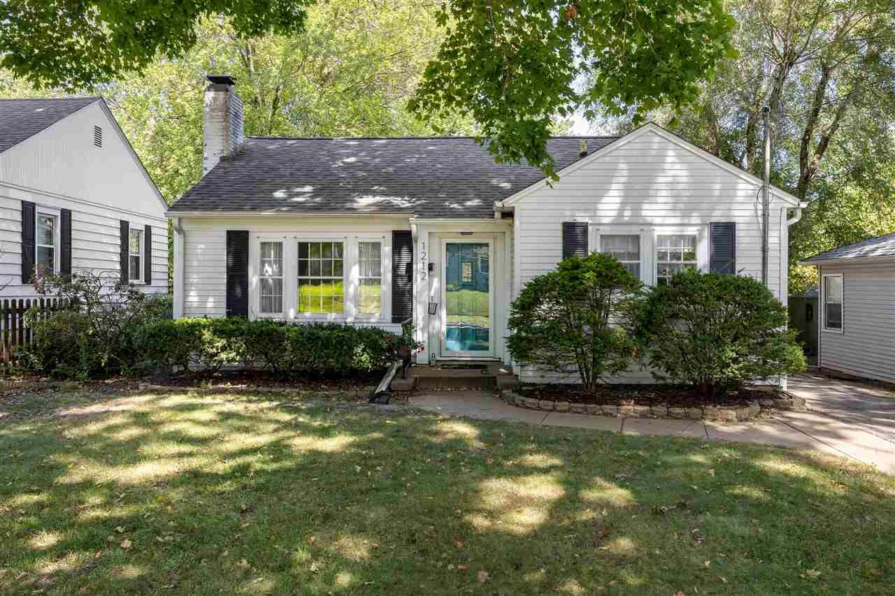 Property Photo:  1212 Kirkwood Ave  IA 52240 
