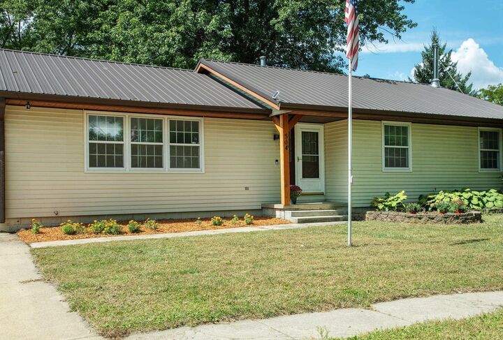 Property Photo:  504 Joseph Road  IA 50626 