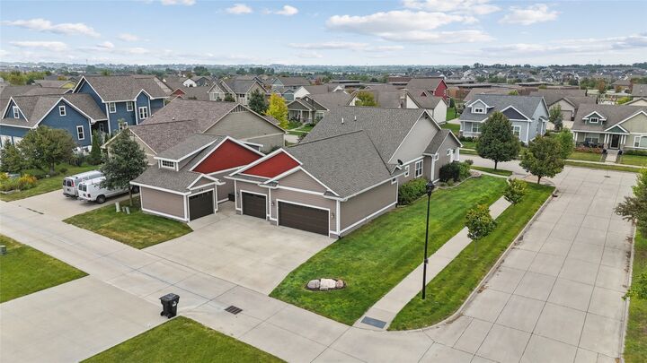 Property Photo:  2210 SW 17th Street  IA 50023