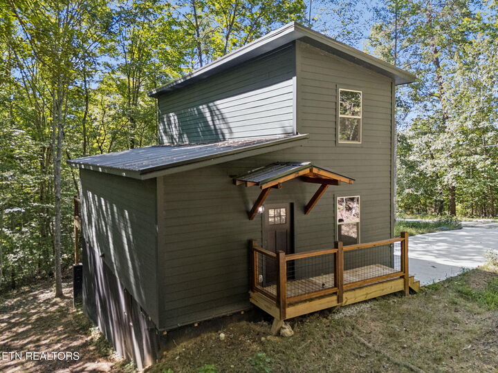 Property Photo: 733 Country Oaks Lane TN 37766