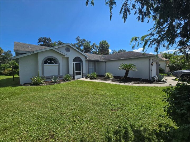 Property Photo: 6814 67th Street Circle E FL 34221
