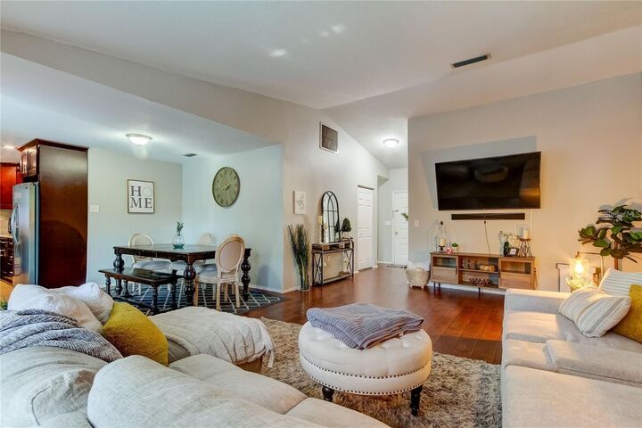 Property Photo: 6854 Circlecreek Drive FL 33781