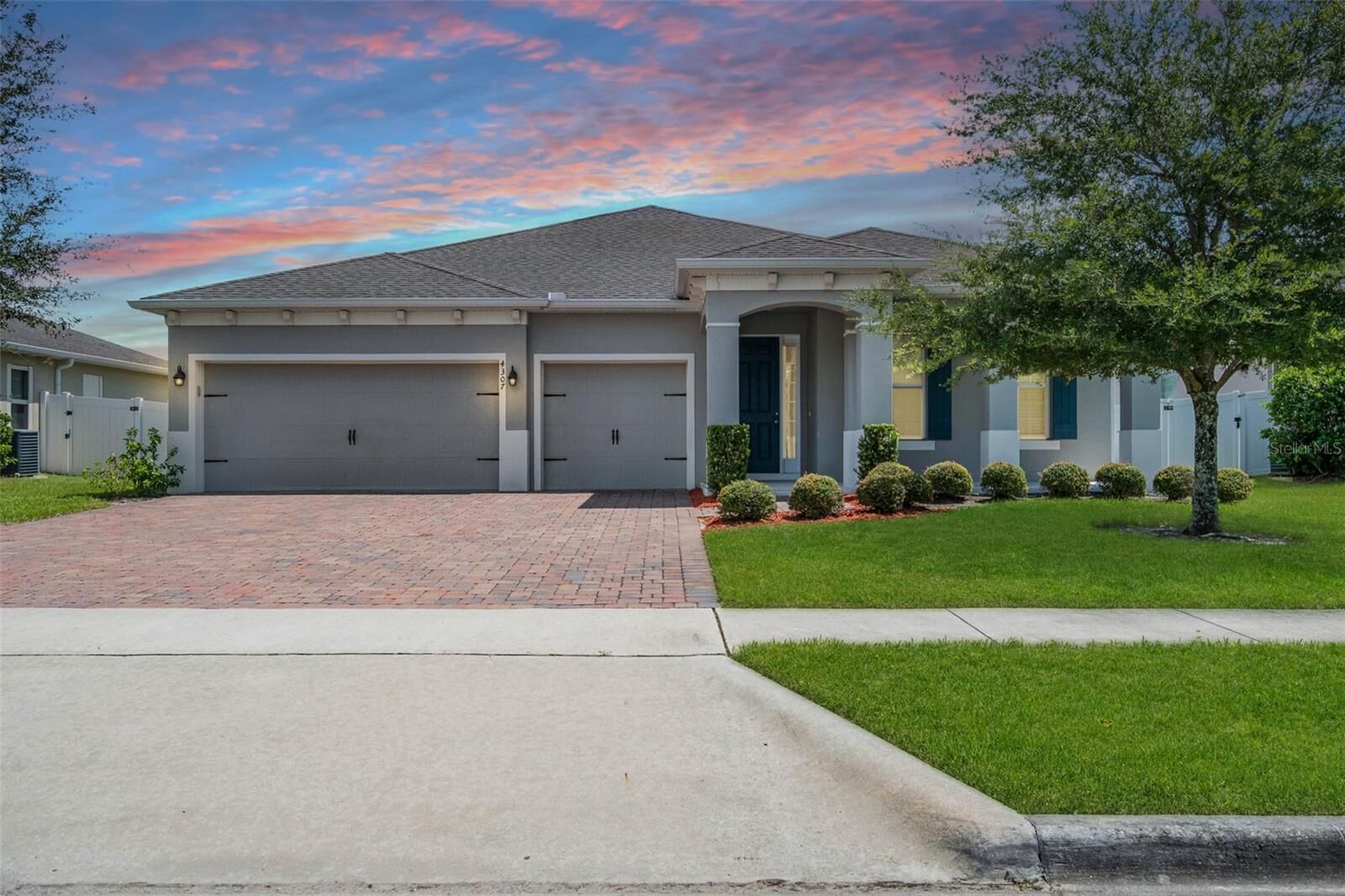 Property Photo: 4307 Tigris Drive FL 32712