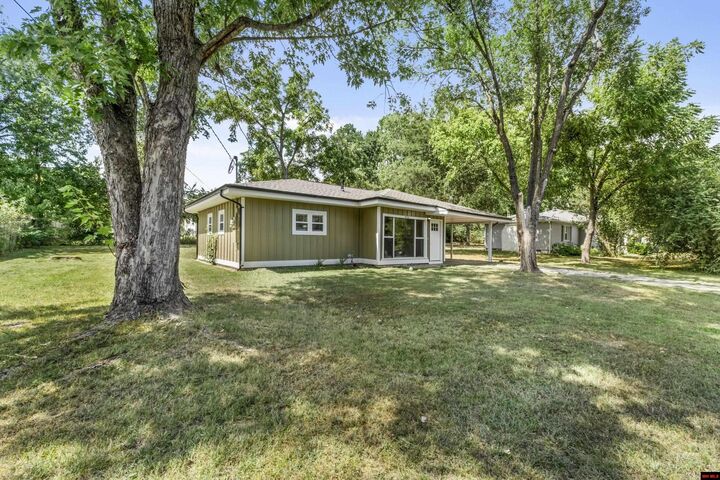 Property Photo: 1036 S South Street AR 72653