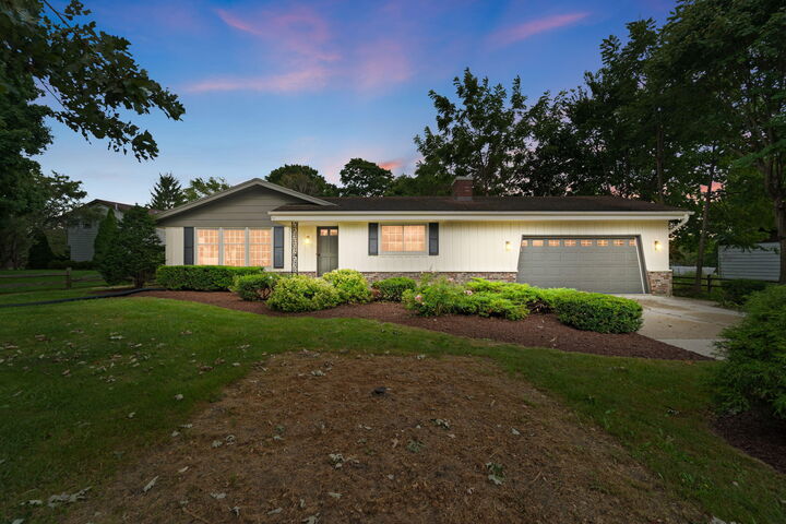 3543 W Hilltop Ln  Franklin WI 53132 photo