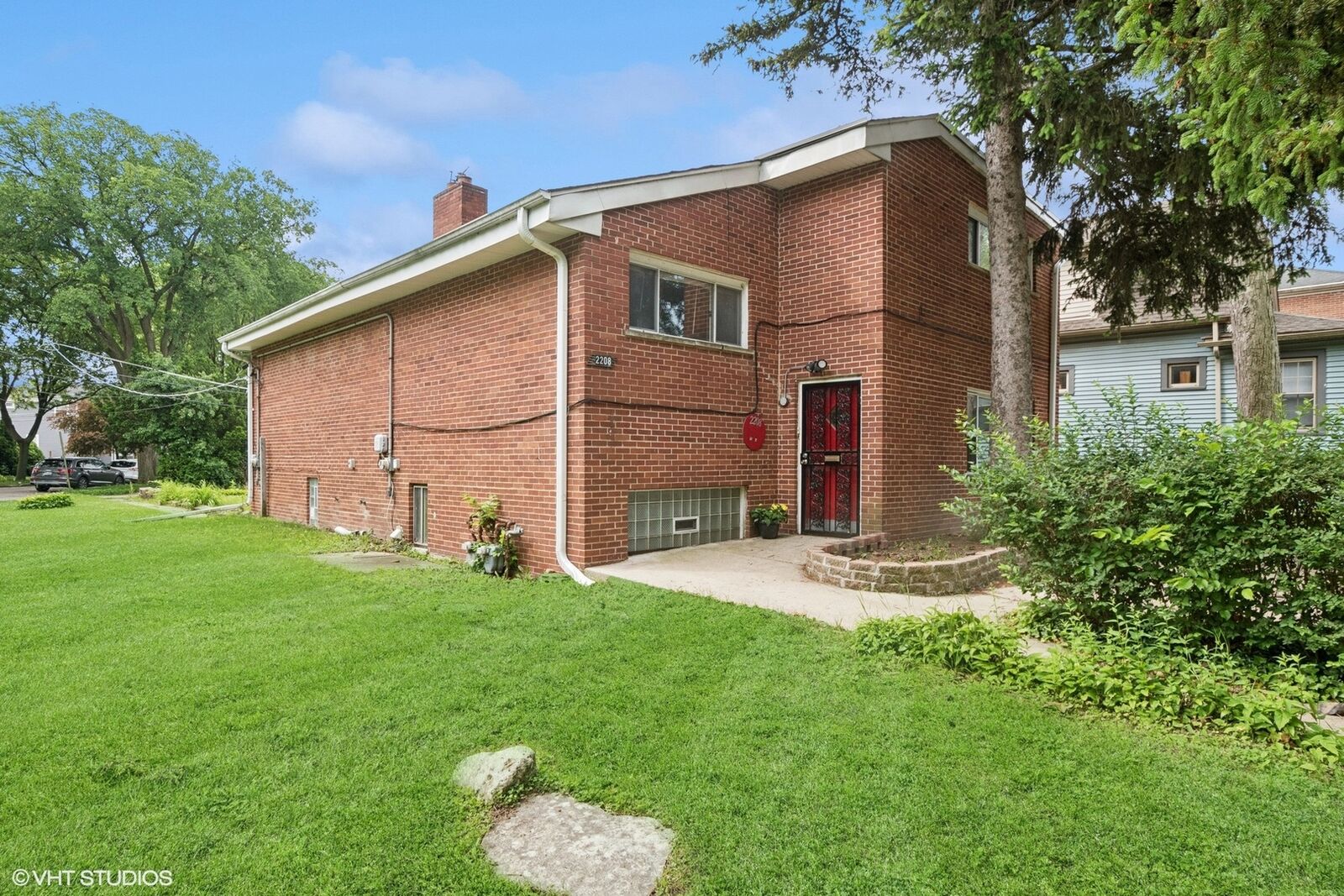 Property Photo: 2208 Foster Street IL 60201