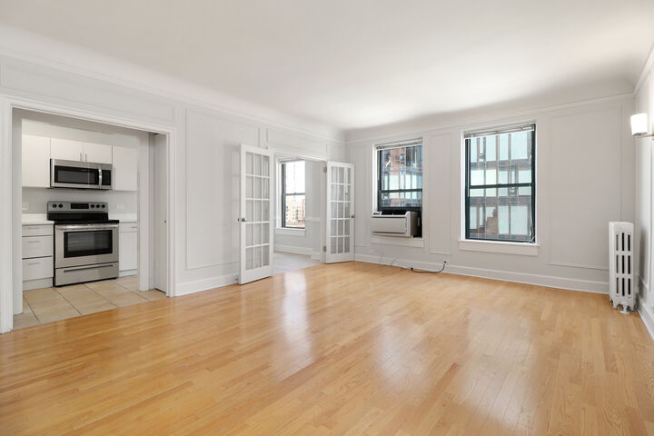Property Photo: 10 W Elm Street 606 IL 60610