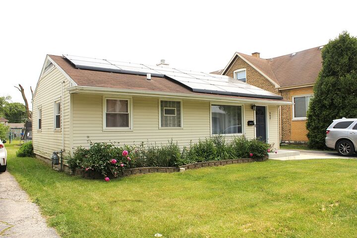 Property Photo: 4627 Custer Avenue IL 60534