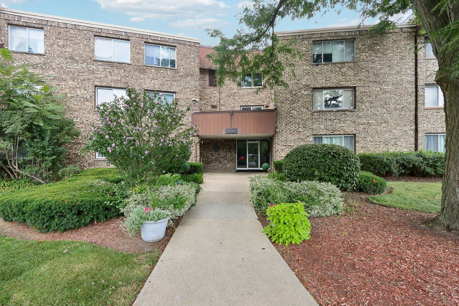 Property Photo:  2650 Brookwood Way Drive 201B  IL 60008