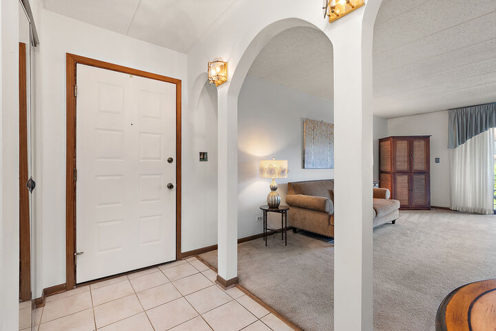 Property Photo:  4025 W 93rd Place 1E  IL 60453 