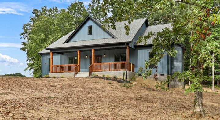 Property Photo: 4863 Hunter Rd TN 37171