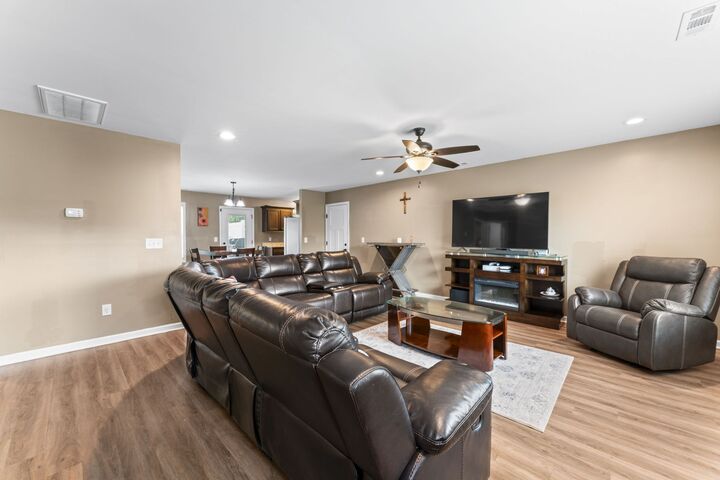 Property Photo: 109 Dogwood Ct TN 37160