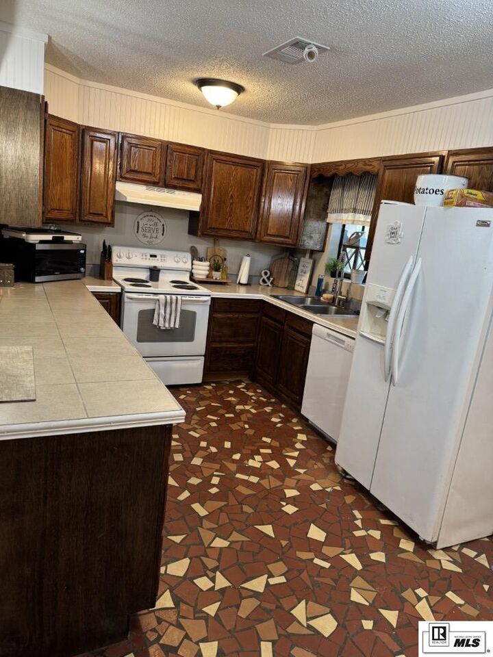 Property Photo:  10630 Camelia Avenue  LA 71220