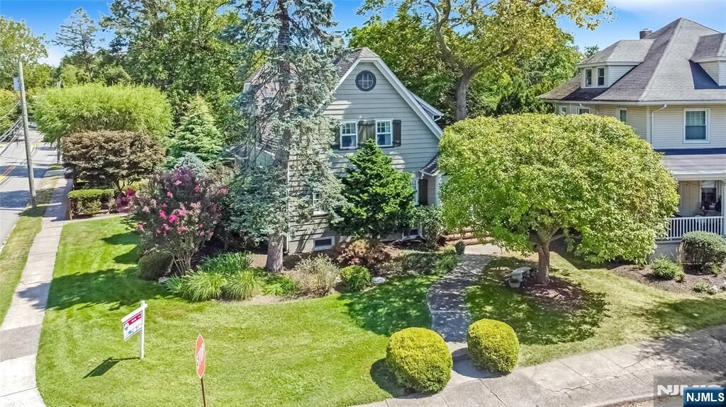 Property Photo:  11 Park Place  NJ 07675 
