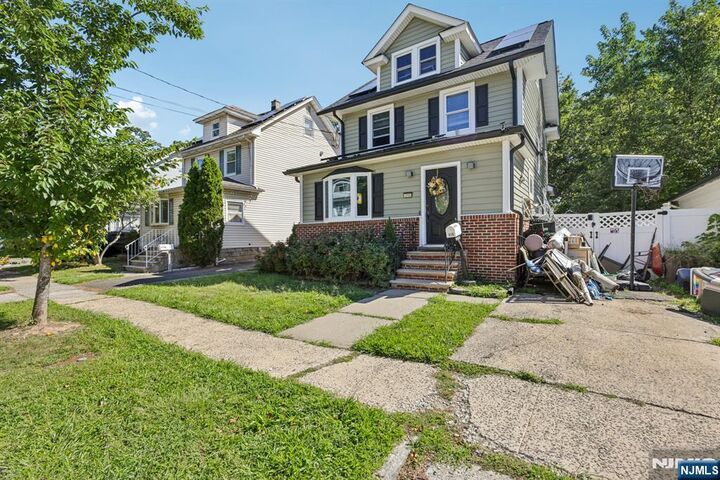 Property Photo:  315 Hemlock Street  NJ 07204 