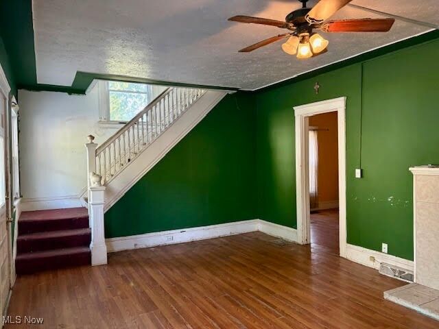 Property Photo:  915 East Avenue  OH 44035 