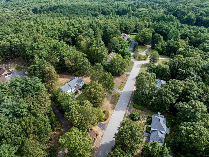 Property Photo: 4 Paradise Lane NH 03051