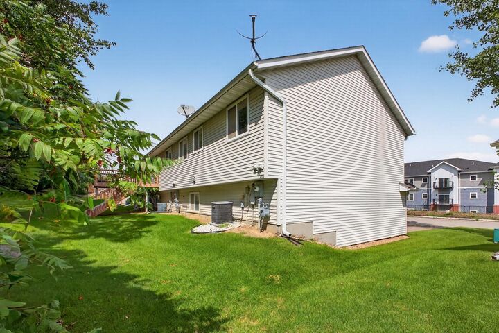Property Photo: 998 Hewitt Boulevard MN 55066