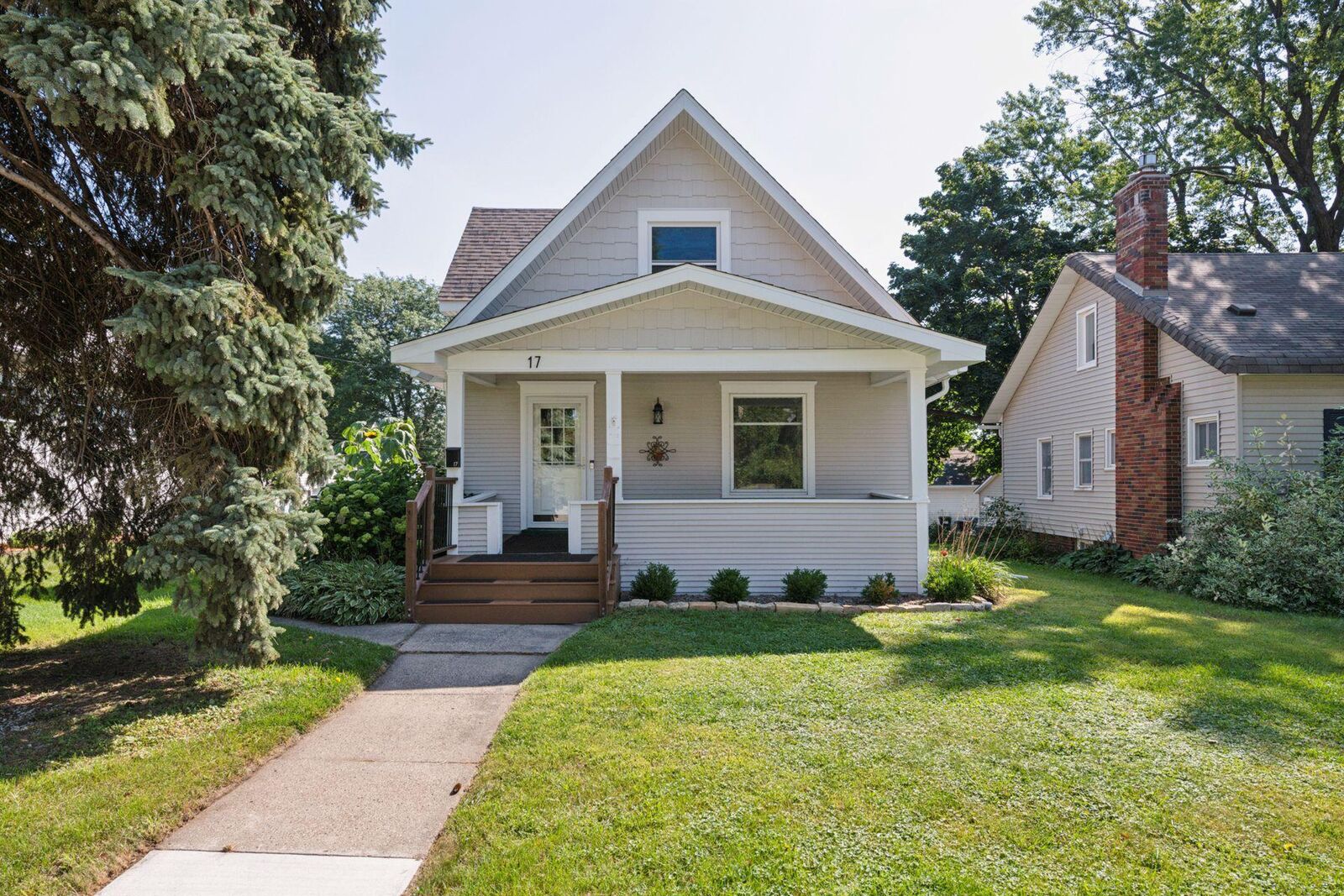 Property Photo:  17 15th Avenue N  MN 55343 