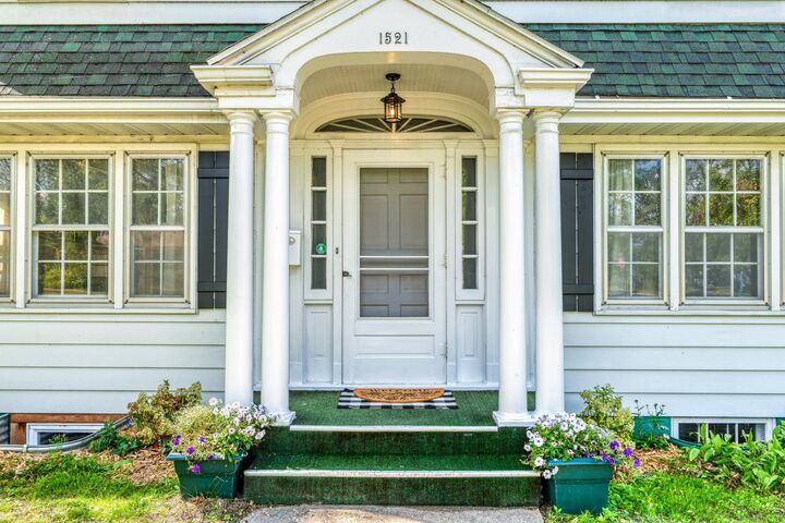 Property Photo:  1521 Calihan Avenue NE  MN 56601 