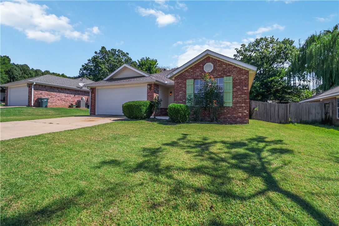 Property Photo: 1156 Oleander AR 72704