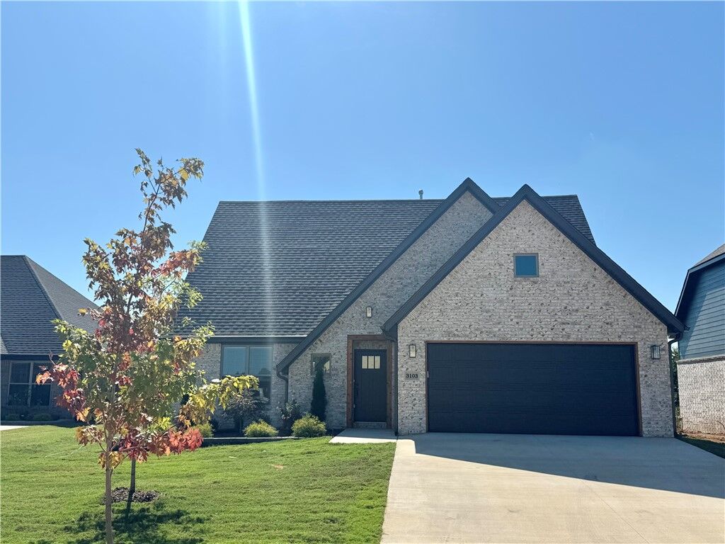 Property Photo: 3103 SW Sandalwood Avenue AR 72713