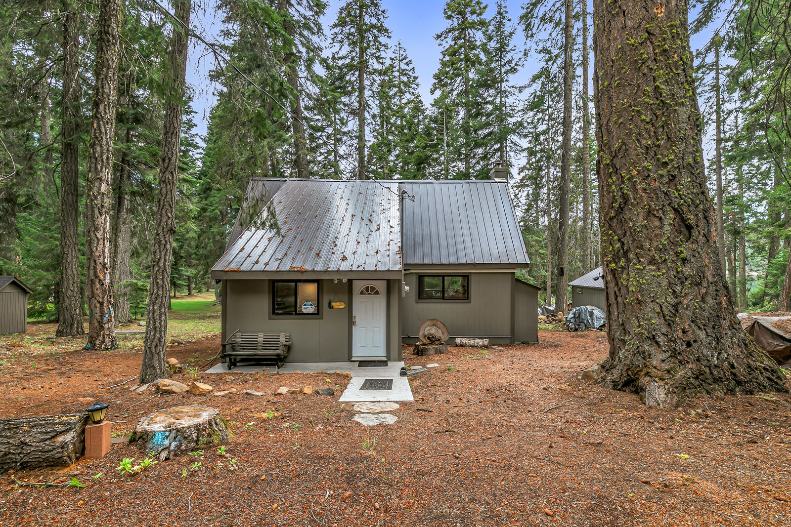 Property Photo: 6000 E Hyatt Lake Road OR 97520