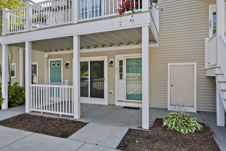 Property Photo:  206 Allerton Commons Ln 206  MA 02184 
