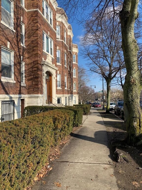 Property Photo:  1633 Commonwealth Ave 1  MA 02135 