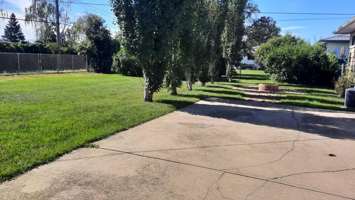 Property Photo:  414 9 Street E  AB T0J 0Y5 